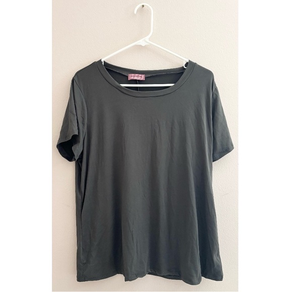 5/$15 MUST BUNDLE Ragdoll Charcoal Short Sleeve Tee - Picture 1 of 5
